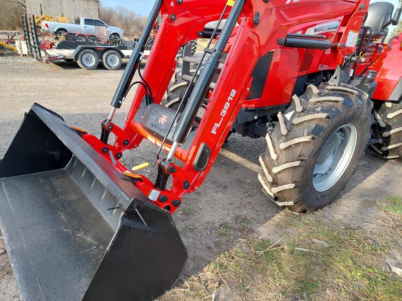 Tractors  MF5711 Platform Photo